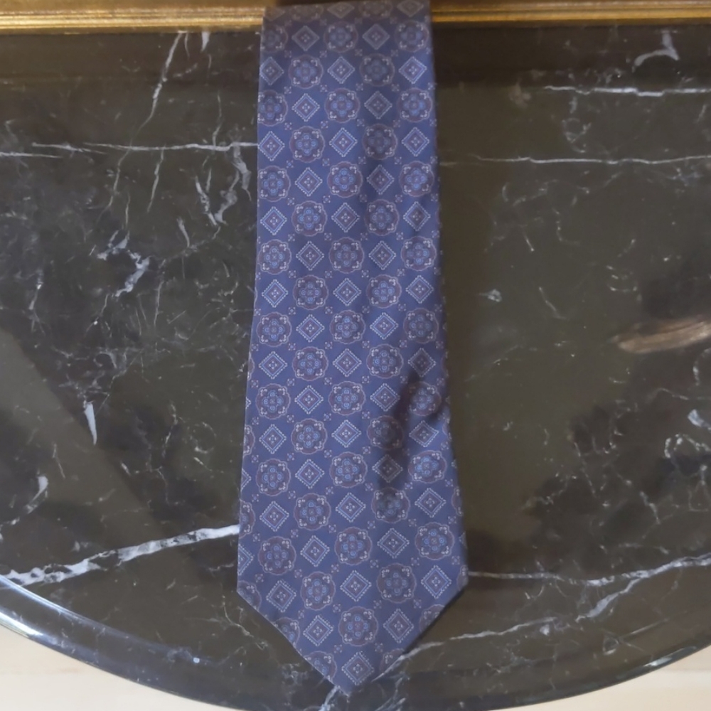 Lanvin 100% silk tie. Dark blue pattern.